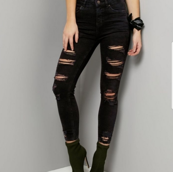 👌women Black skinny fit mid rise highly distressed leather design jeggings